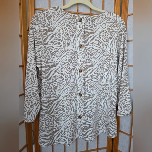 NWT WOMENS BOBEAU ANIMAL PRINT 3/4SLEEVE STRETCH RAYON MIX PULLOVER BLOUSE M - Picture 1 of 4
